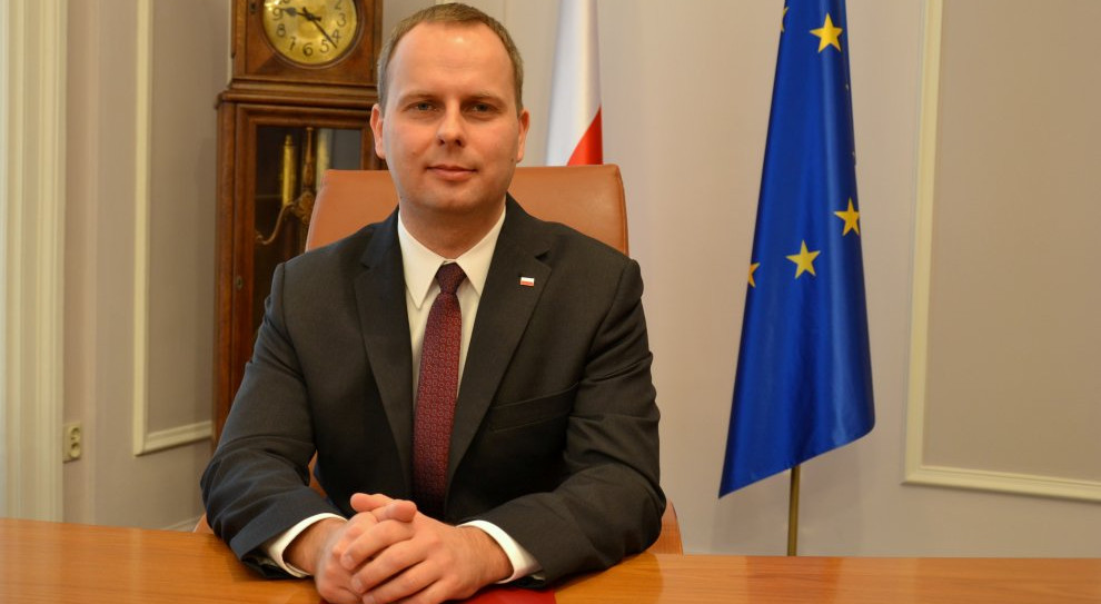Wojewoda poinformował, że w urzędzie pracuje 823 osoby i nie będzie zwolnień (Paweł Hreniak, fot.duw.pl) Dolnośląski Urząd Wojewódzki, audyt: Siedem stanowisk dyrektorskich zostanie zlikwidowanych. Zwolnień nie będzie