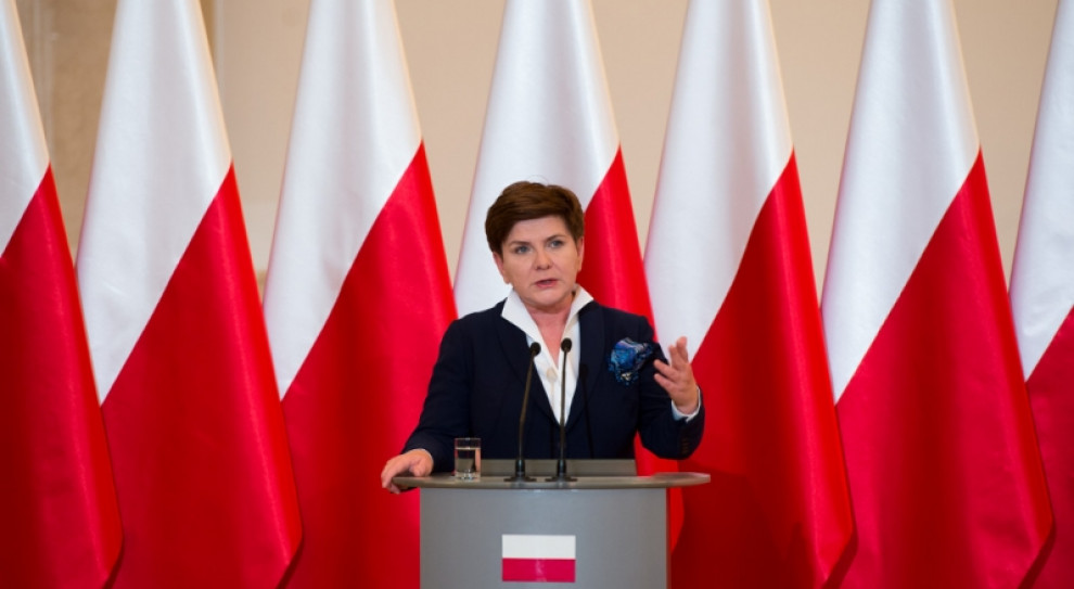 - Niedziela jest dla rodziny. I wszyscy pracownicy powinni mieć ten przywilej, żeby rodzina mogła spokojnie spędzać ze sobą ten czas - powiedziała premier (Beata Szydło, fot.premier.gov.pl) Handel w niedzielę, Szydło: Wszyscy pracownicy powinni mieć wolne w niedzielę