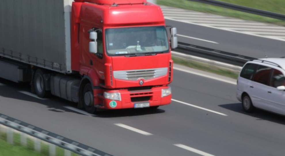 4 lutego o tym problemie z przedstawicielem Komisji Europejskiej w Brukseli będzie rozmawiał minister infrastruktury i budownictwa Andrzej Adamczyk. (Fot. PTWP/Andrzej Wawok) Zezwolenia na wjazd tirów do Rosji: Do 15 lutego kierowcy bez zezwoleń będą mogli opuścić kraj