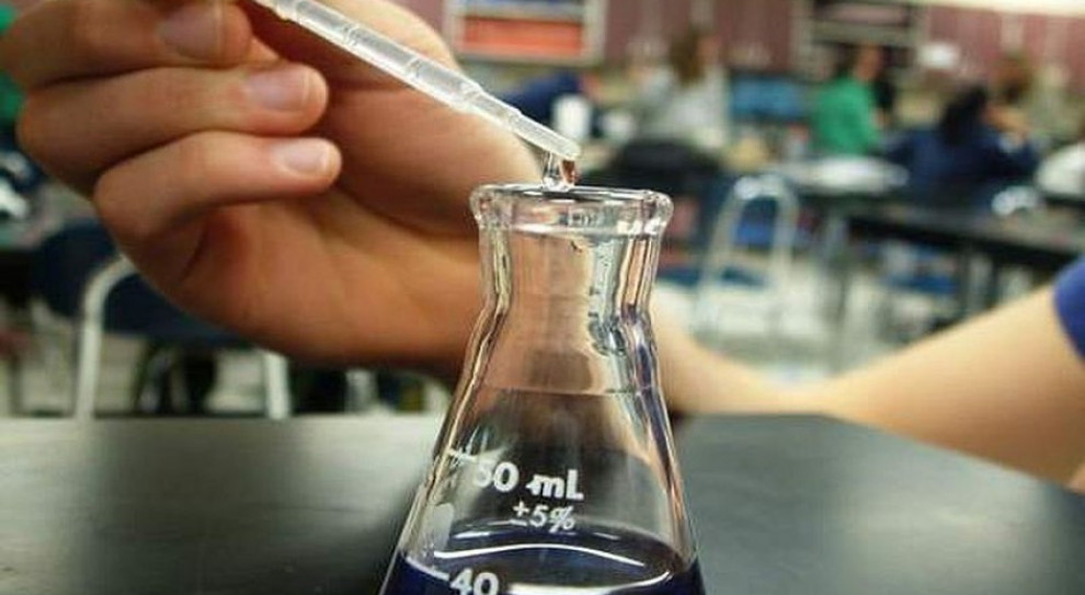 Wyraźniejsza jest poprawa w segmencie produkcji chemikaliów i wyrobów chemicznych (fot.wnp.pl) Zakłady chemiczne, wypadki: Zmniejszyła się liczba poszkodowanych