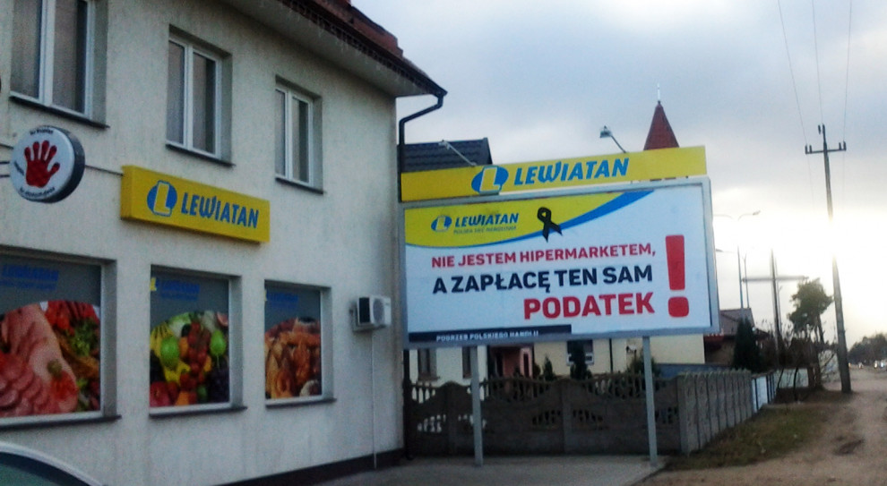 Kupcy Lewiatana wykorzystali blisko 2 tys. billboardów, na których, zamiast cotygodniowych promocji, pojawiły się hasła protestacyjne. (Fot.: mat. pras.) Lewiatan protestuje przeciw podatkowi od marketów