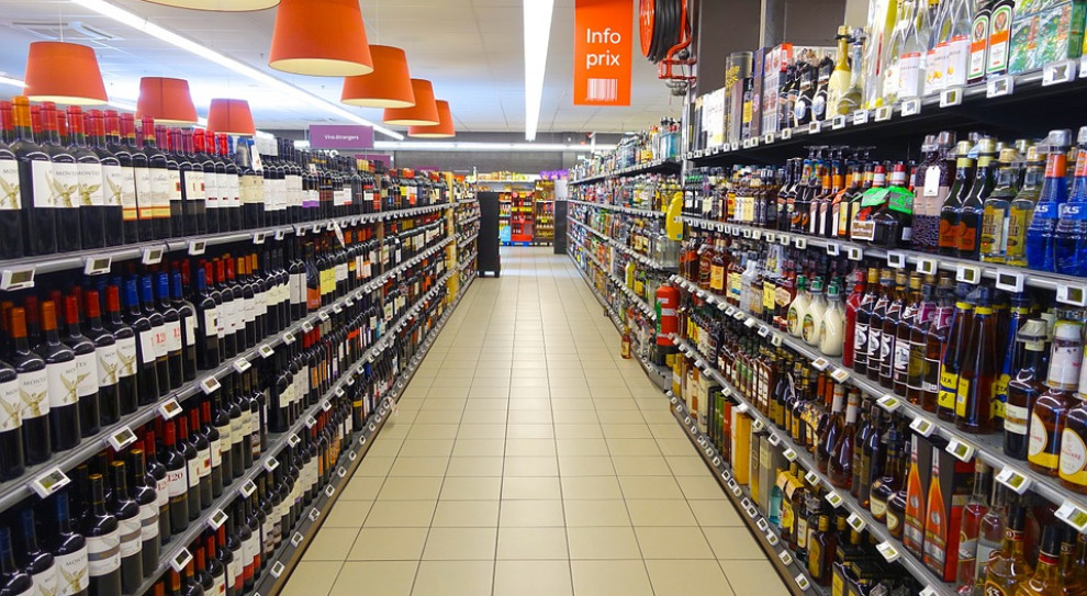 Afera łapówkarska w sieciach handlowych: Wśród oskarżonych znany biznesmen (fot. pixabay) Znany biznesmen wśród podejrzanych w aferze korupcyjnej w sieciach handlowych