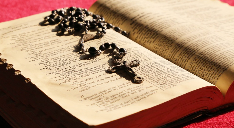 Katechetę w szkole zatrudnia dyrektor, ale kieruje do pracy z uczniami biskup diecezjalny. (fot. pixabay) Przybędzie katechetów? W planach zmiana przepisów w zakresie kształcenia nauczycieli religii