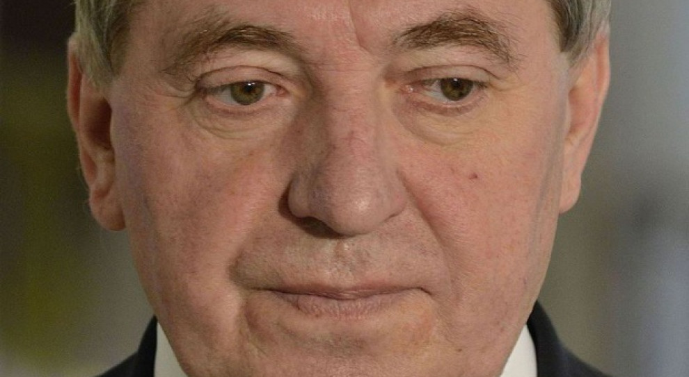 Henryk Kowalczyk, szef Komitetu Stałego Rady Ministrów uważa, że jeśli pracodawca miałby możliwość wysłania na urlop bezpłatny pracownika, nie opierałby się przed umową o pracę. (fot. Adrian Grycuk/wikimedia, licencja Creative Commons) Bezpłatny urlop z inicjatywy szefa na umowie o pracę? Krytyka pomysłu jest wyraźna...