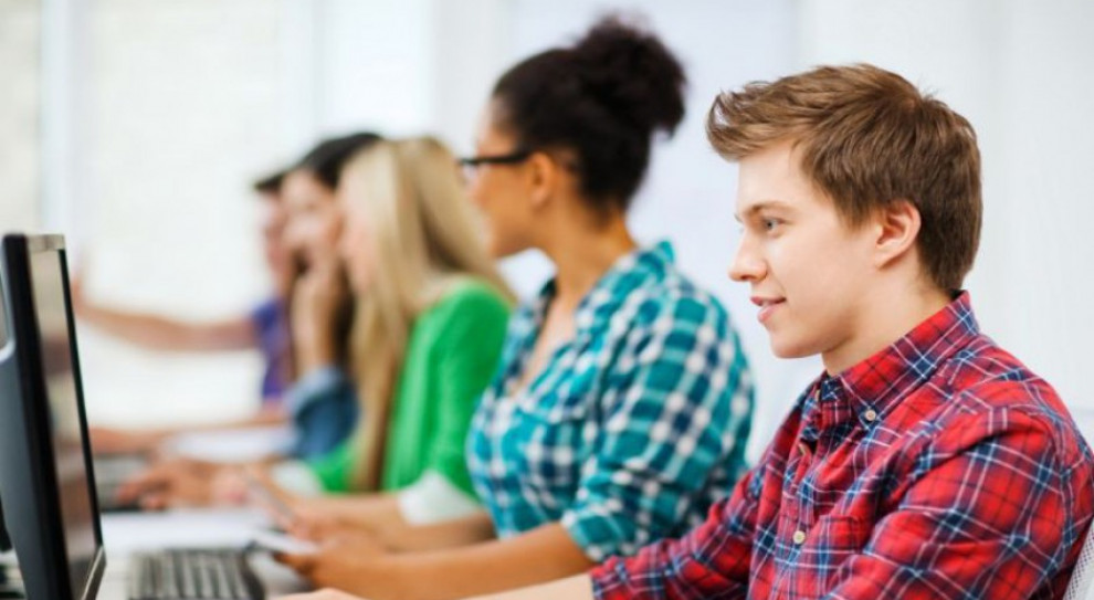 Według Teresy Wargockiej sygnały, które zawody należy wciągnąć na listę priorytetów, powinny płynąć od pracodawców. (Fot. shutterstock) MEN szykuje rewolucję w szkolnictwie zawodowym
