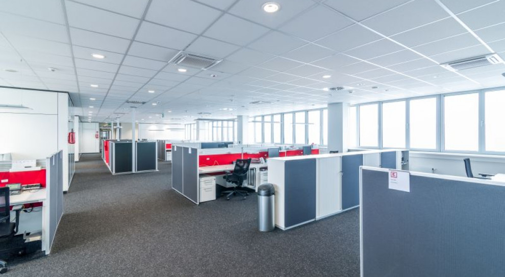 Biurowiec Kaufland przeznaczony dla ponad 700 pracowników zaprojektowano w oparciu o niemieckie standardy tzw. budynku bez barier, przyjaznego zwłaszcza osobom niepełnosprawnym. (Fot.mat.pras.) Kaufland aranżuje biuro z myślą o pracownikach. Oto jak wygląda