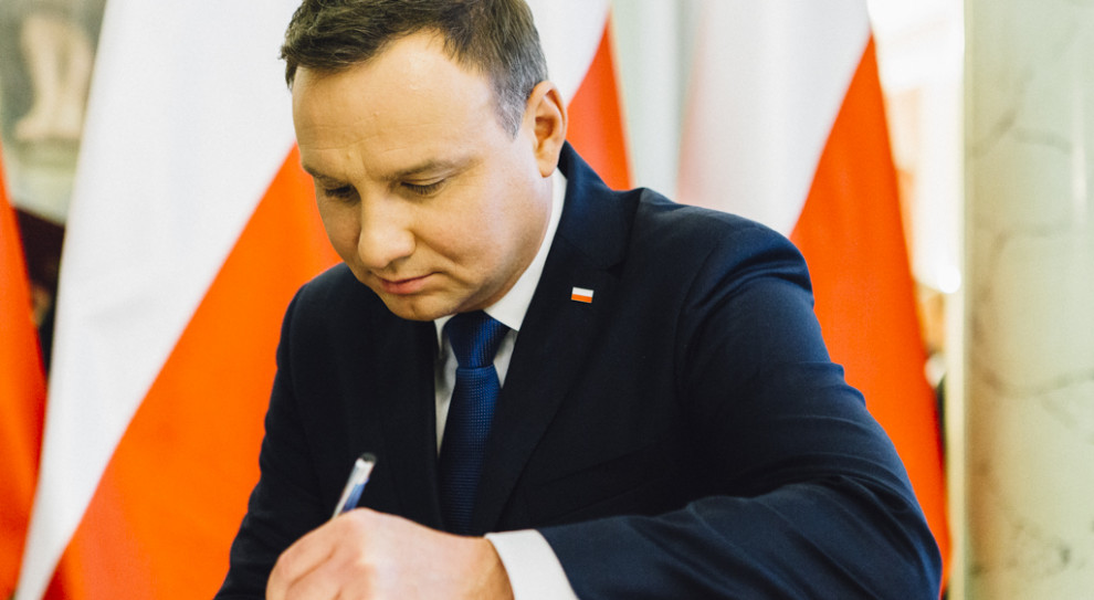 Program "Rodzina 500 plus" zakłada, że świadczenie wychowawcze w wysokości 500 zł na drugie i kolejne dziecko otrzyma każda rodzina. (fot. Eliza Radzikowska-Białobrzewska/prezydent.pl) Prezydent podpisał ustawę wprowadzającą program "Rodzina 500+"