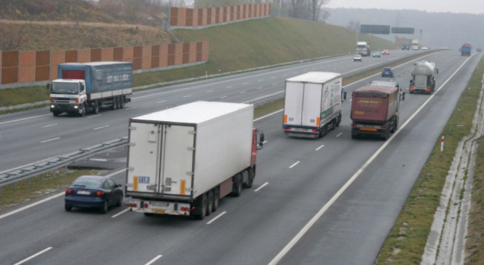 Według danych Zrzeszenia Międzynarodowych Przewoźników Drogowych (ZMPD) brak zezwoleń na transport do Rosji to straty dla ponad 2,5 tys. firm mających flotę kilkunastu tysięcy samochodów. (Fot. PTWP/Piotr Waniorek) Kolejna tura rozmów z Rosją ws. przewoźników