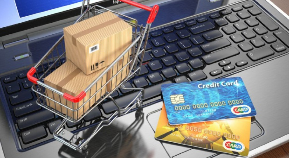 Sprzedaż FMCG w kanale e-commerce rośnie rocznie w tempie kilkudziesięciu procent. (Fot. shutterstock) Sprzedaż FMCG w kanale e-commerce rośnie coraz szybciej