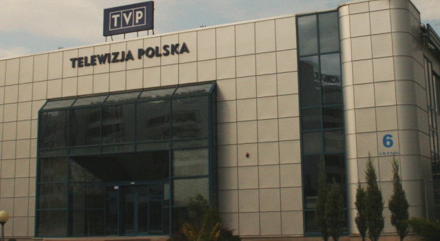 Według Towarzystwa Dziennikarskiego, po objęciu władzy przez PiS, tylko z TVP zostało zwolnionych 45 dziennikarzy. (Na zdjęciu: siedziba TVP w Rzeszowie /fot.: wikipedia.org/CC BY-SA 3.0) Ile osób straciło pracę w TVP i Polskim Radiu? Dziennikarze się buntują