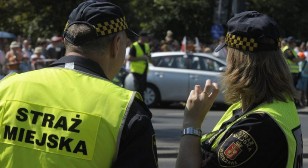 Strażnicy uważają, że, pełniąc niemalże te same obowiązki co funkcjonariusze policji, nie są objęci tymi samymi przywilejami emerytalnymi. (Fot. mswia.gov.pl). Strażnicy miejscy idą w ślad celników. Walczą o wcześniejsze emerytury