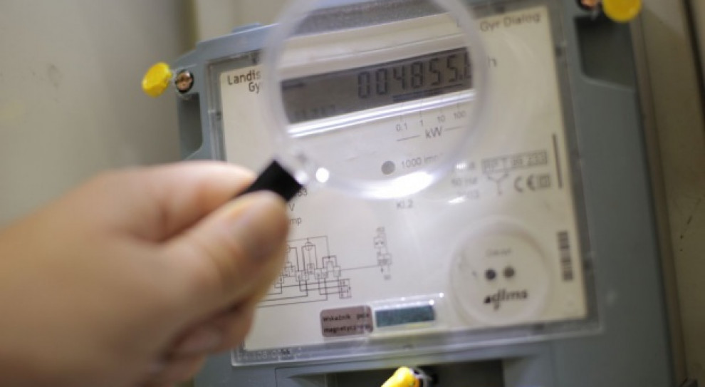 Do URE wpływają liczne skargi dotyczące m.in. jakości obsługi odbiorców energii elektrycznej. (Fot. PTWP/Andrzej Wawok) Sprzedawcy prądu i gazu pod specjalnym nadzorem. Klienci żalą się na obsługę