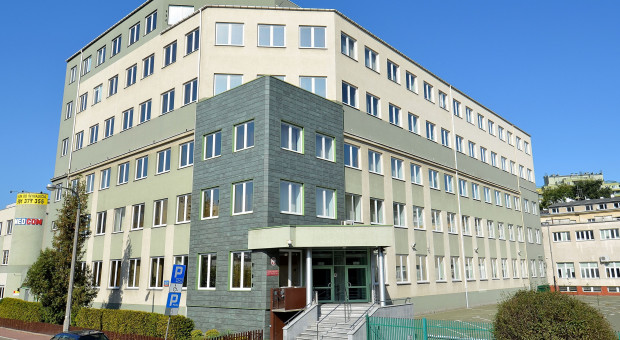 Siedziba Państwowej Inspekcji Pracy przy ul. Barskiej w Warszawie (Fot. Adrian Grycuk/Wikimedia) Zmiany w ustawie o PIP. Inspekcja dostanie uprawnienia sądu?