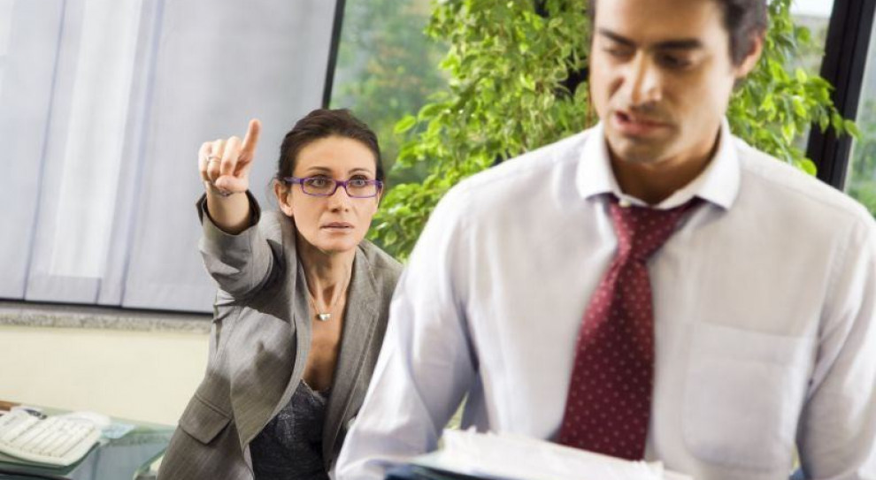 Zarówno pracodawca, jak i pracownik mają pewne oczekiwania oraz cele związane z zakończeniem współpracy, o których warto porozmawiać. (Fot. Shutterstock) Pracodawcy powinni umieć zwalniać