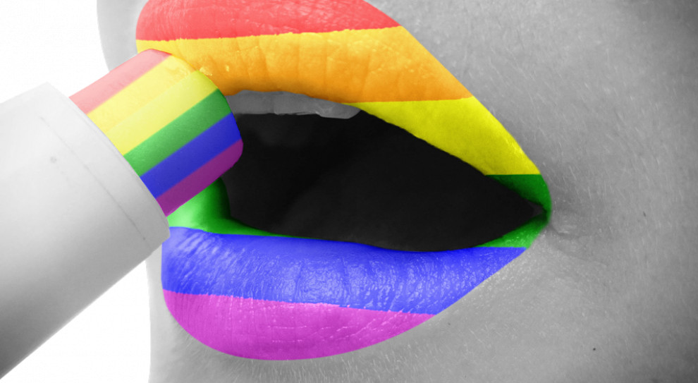 Lesbijki zarabiają średnio o 9 proc. więcej, a geje o 11 proc. mniej niż heteroseksualni pracownicy. (Fot.: Pixabay) Lesbijki zarabiają więcej niż kobiety hetero