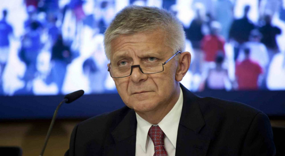 Prezes Narodowego Banku Polskiego już od kilku tygodni ma zielone światło od obecnej ekipy rządzącej na lobbowanie za swoją kandydaturą (Marek Belka fot.:wikipedia.org/CC BY-SA 3.0) Europejski Bank Odbudowy i Rozwoju: Prezesem zostanie Marek Belka?