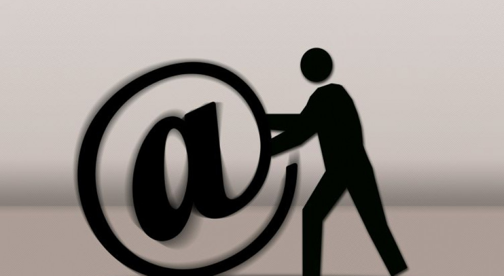 Ray Tomlinson wpadł na pomysł wykorzystywania @ w adresach e-mail. (fot. pixabay) Zmarł Ray Tomlinson. To on wymyślił adres e-mail