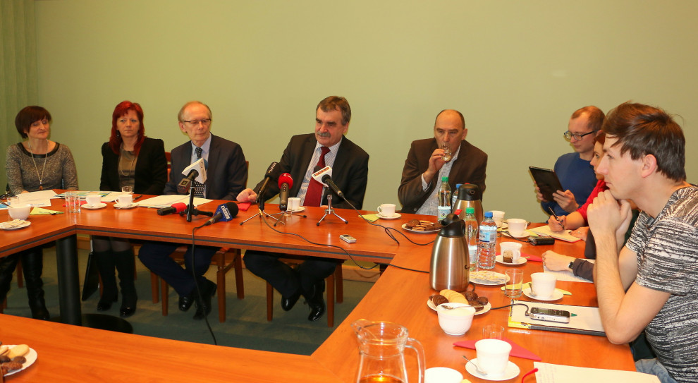 Druki wniosków, które trzeba będzie wypełnić starając się o świadczenie z programu 500+, będzie można od 14 marca pobierać w ponad stu miejscach w Kielcach (fot.um.kielce.pl) 500 zł na dziecko: Świętokrzyskie gminy potrzebują 180 pracowników do obsługi programu 500+