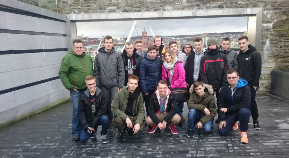 Grupa uczniów z Wodzisławia Śląskiego wyjechała do Irlandii Północnej i wróciła z pomysłem na stworzenie aplikacji dla bezrobotnych. Prace trwają. (fot. mat.pras.) Internetowa aplikacja dla bezrobotnych. Tworzą ją polscy uczniowie