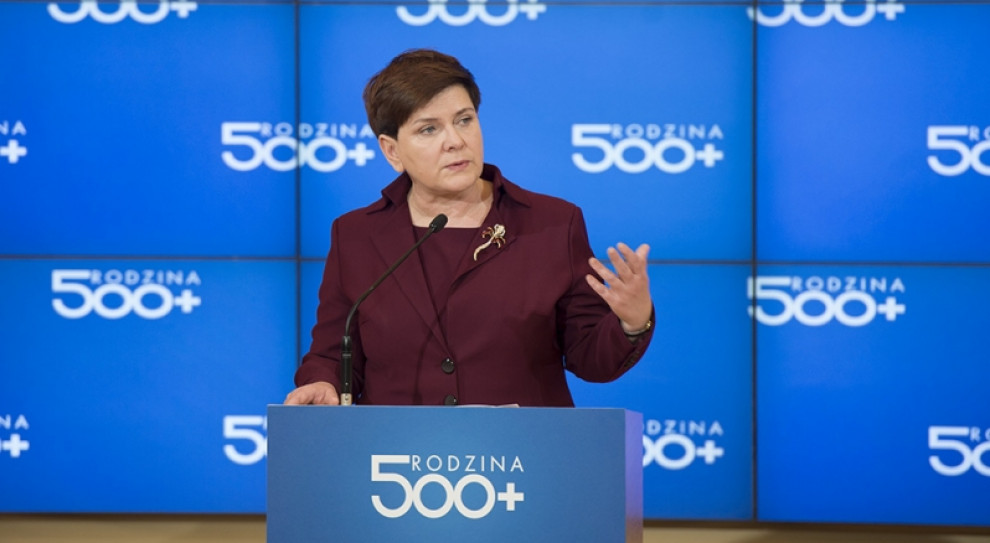 Premier wskazała, że program "Rodzina 500 plus" to dobry projekt (fot.premier.gov.pl) 500 zł na dziecko, Szydło: Dzięki programowi 500+ rodzi się społeczna odpowiedzialność biznesu