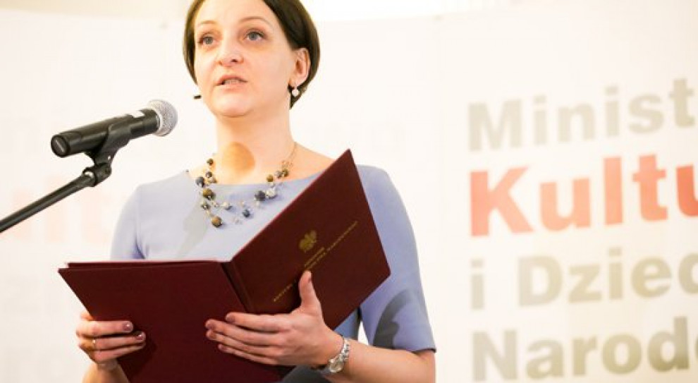 - My jako ministerstwo kultury mamy bardzo duże zaufanie do naszych konserwatorów, którzy zresztą chcą podlegać Generalnemu Konserwatorowi Zabytków - mówi wiceminister Magdalena Gawin. (fot. MKiDN; Danuta Matloch) Resort kultury chce, by renowacji zabytków dokonywali studenci