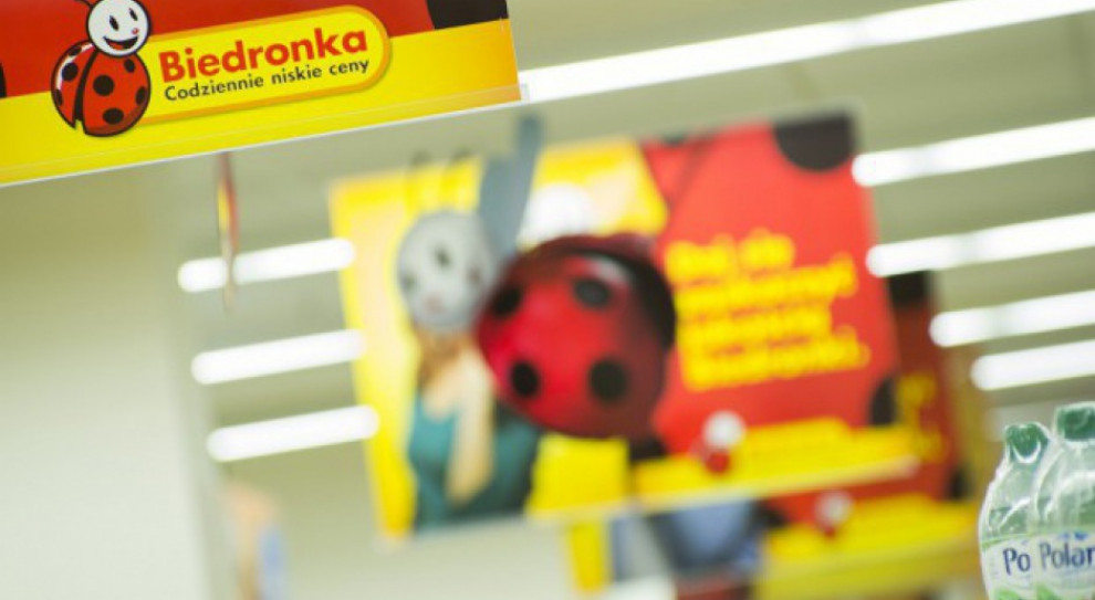 Pracownicy sklepów mają możliwość otrzymywania miesięcznych premii nawet do 350 zł miesięcznie. (Fot. Mat. pras.) Biedronka podnosi pracownikom pensje. Ile będą zarabiać po podwyżce?
