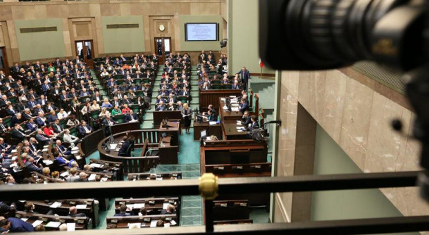 Projektowana nowelizacja zakłada, że kobiety w ciąży i matki karmiące dziecko piersią nie będą mogły wykonywać prac uciążliwych, niebezpiecznych lub szkodliwych dla zdrowia (fot.sejm.gov.pl/Krzysztof Białoskórski) Posiedzenie rządu: Ministrowie zajmą się ochroną kobiet w ciąży i matek karmiących