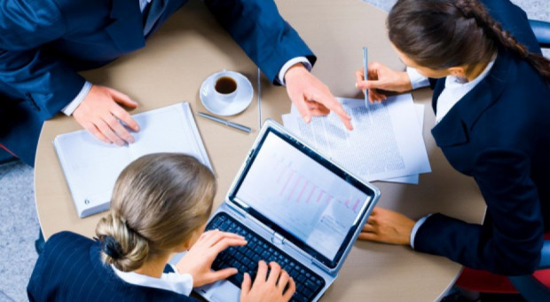 Najwyższą podwyżkę w całej grupie zanotował dyrektor ds. personalnych, który dodatkowo zasiada w zarządzie firmy. (Fot. fotolia) Wynagrodzenia w HR: specjalista, dyrektor ds. personalnych, asystent