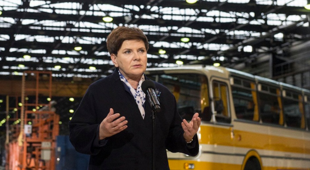Szydło: Uważam, że w tej chwili w pierwszym rządzie powinniśmy podwyższyć kwotę wolną od podatku. (fot.:twitter.com/PremierRP) Kwota wolna od podatku: Podnoszenie rozłożone na raty. Najpierw podwyżka dla emerytów