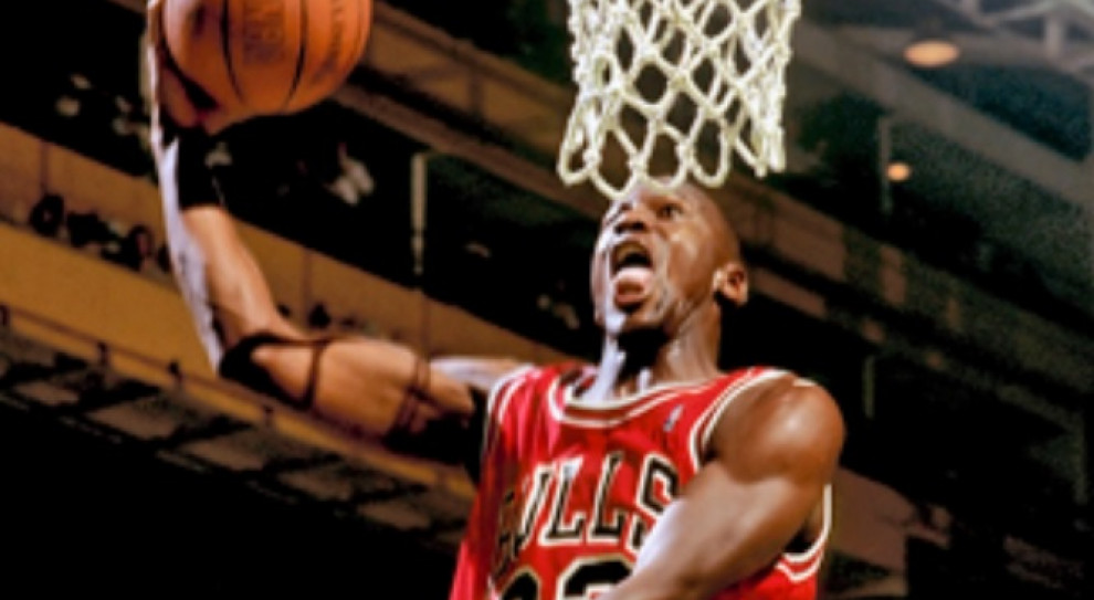 Jordan zarabia obecnie więcej niż w czasach gdy był największą gwiazdą ligi NBA (Michael Jordan, fot.wikipedia.org/Steve Lipofsky/Basketballphoto.com) Najlepiej zarabiający byli sportowcy: Michael Jordan na pierwszym miejscu listy. Dalej Beckham i Palmer