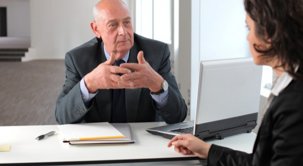 Pracodawcy muszą się przyzwyczaić do zatrudniania pracowników 50+. (Fot. Fotolia. Polski rynek pracy musi się oswoić z zatrudnianiem seniorów