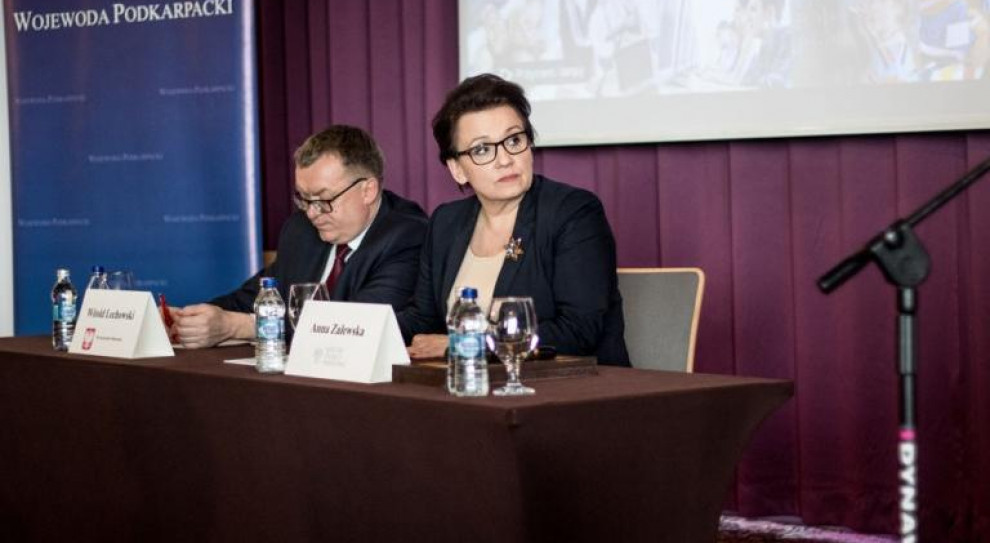 Zadaniem 16 wybranych koordynatorów będzie nadzorowanie i monitorowanie działań na szczeblu poszczególnych województw w ramach programu pilotażowego wprowadzenia nauczania programowania (fot. men.gov.pl) Powołano wojewódzkich koordynatorów do spraw innowacji w edukacji