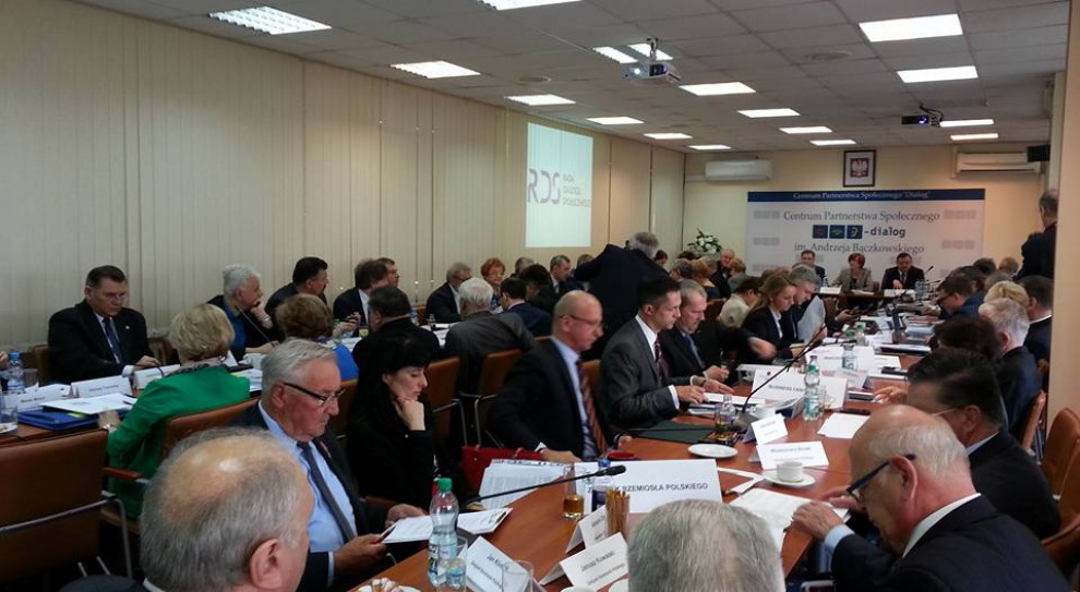 Rada Dialogu Społecznego uzgodniła zasady minimalnego wynagrodzenia (fot.opzz.org.pl) Ustawa, stawka godzinowa: 12 zł za godzinę pracy od stycznia 2017 r.