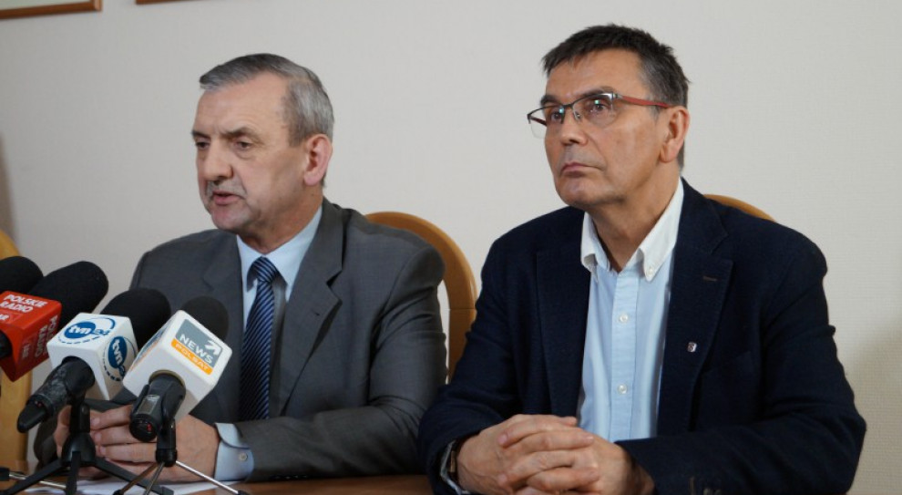 Obecnie środki na wynagrodzenia dla nauczycieli pracujących w szkołach przekazywane są samorządom z budżetu państwa w formie subwencji oświatowej (fot.znp.edu.pl) ZNP, wynagrodzenia nauczycieli: Rząd powinien wypłacać pensje