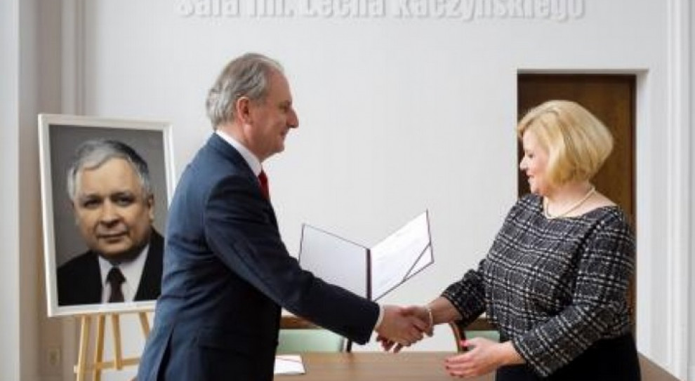 Nominację dla Moniki Kończyk wręczył wojewoda pomorski Dariusz Drelich Monika Kończyk została nowym kuratorem oświaty w woj. pomorskim
