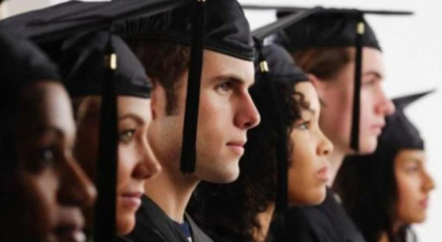 W Wielkiej Brytanii pojęcie "college'u" obejmuje instytucje kształcenia zarówno na poziomie szkoły średniej, jak i uniwersyteckim (fot.fotolia) Wymiar urlopu: Dyplom college'u to krótszy urlop?