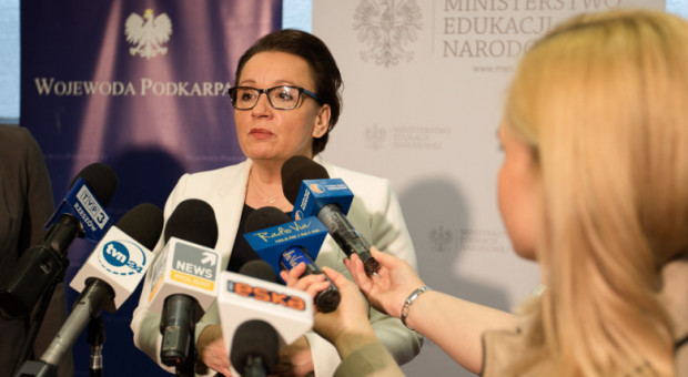 Minister powiedziała, że szkolnictwo zawodowe "nie może już dłużej czekać na zmiany" (Anna Zalewska, fot.men.gov.pl) Szkolnictwo zawodowe: Koniec "zawodówek". Zmiany rozpoczną się w 2017 r.