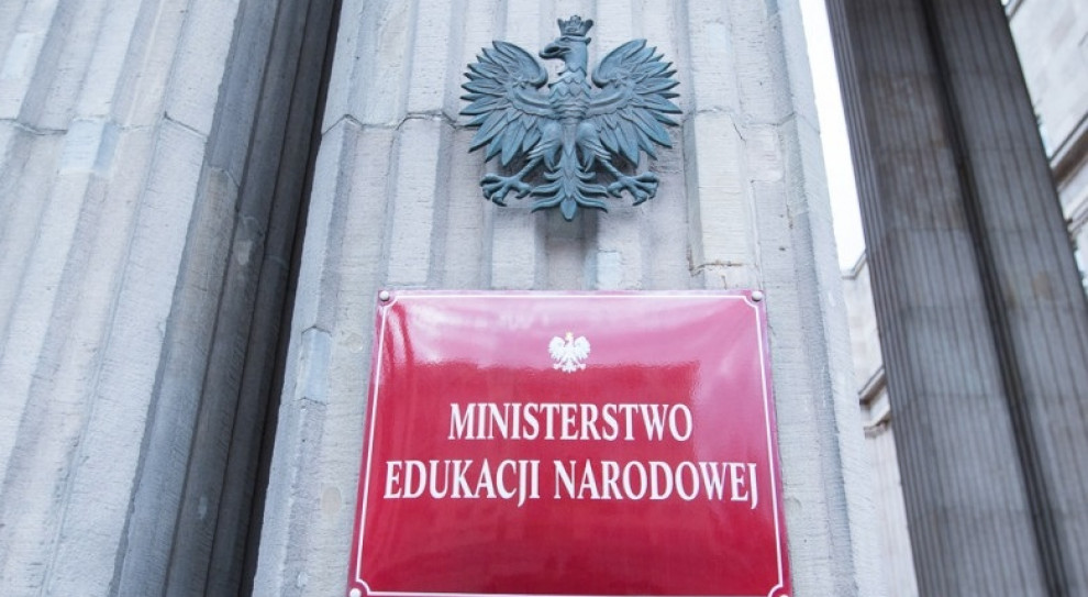 Nie podzielamy obaw ZNP - poinformowała rzeczniczka prasowa MEN (fot.men.gov.pl) MEN odpowiada ZNP ws. godzin karcianych: Przepis kończy z fikcją i biurokracją