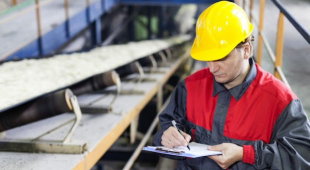 Inwestycje pozwolą na utrzymanie ponad 160 miejsc pracy miejsc pracy. (Fot.: Shutterstock.com) Fabryka płytek w Łódzkiej SSE da pracę stu osobom