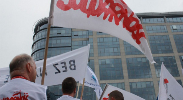 Solidarność chce, by staż pracy był liczony według okresów opłacania składek na ubezpieczenia społeczne niezależnie od formy zatrudnienia (fot.PTWP) Emerytura po 35 latach pracy dla kobiet i 40 dla mężczyzn? Tak chce Solidarność