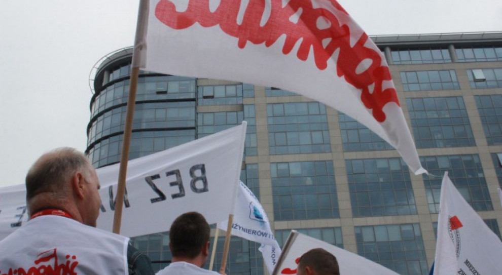Solidarność chce, by staż pracy był liczony według okresów opłacania składek na ubezpieczenia społeczne niezależnie od formy zatrudnienia (fot.PTWP) Emerytura po 35 latach pracy dla kobiet i 40 dla mężczyzn? Tak chce Solidarność
