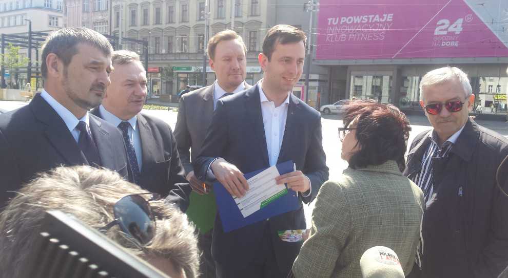Władysław Kosiniak-Kamysz jest przekonany, że uda się uzbierać 100 tys. podpisów pod projektem. (fot. Michał Nowak) Emerytura po 40 latach pracy: PSL kończy zbierać podpisy