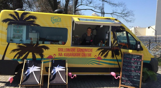 Food truck La Chica (fot. materiały prasowe/portalspozywczy.pl) Mirecka: Food trucki to świetny rynek pracy dla młodych