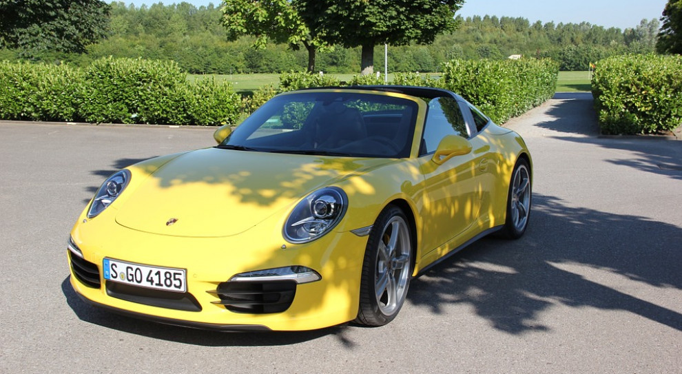 Porsche, Maserati i Aston Martin - takie auta lubią prezesi (fot.pixabay.com) Prezesi lubią luksusowe auta. Jakimi samochodami jeżdżą?