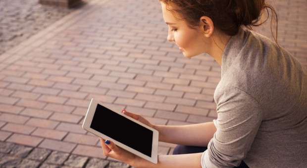 Kobiety deklarują zadowolenie z pracy zawodowej oraz przypisują sektorowi IT wiele różnorodnych korzyści dla swojej kariery (fot.pixabay.com) Praca w IT: Kobiety cenią sobie zarobki oraz możliwość rozwoju