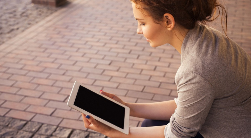Kobiety deklarują zadowolenie z pracy zawodowej oraz przypisują sektorowi IT wiele różnorodnych korzyści dla swojej kariery (fot.pixabay.com) Praca w IT: Kobiety cenią sobie zarobki oraz możliwość rozwoju