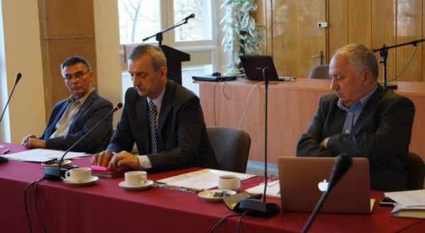Już wiadomo, że w Bydgoszczy trzeba zwolnić 90 nauczycieli, w Tychach - 37, w Szczecinie - nawet 120. (fot. znp.edu.pl) Nauczyciele do zwolnienia. Pracę może stracić nawet 15 tys. osób