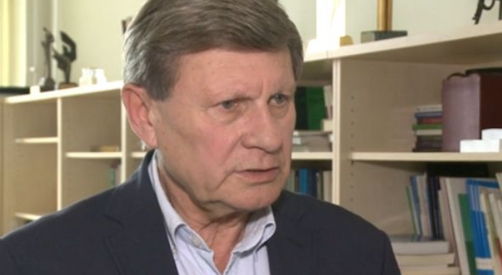 – Gdyby można było osiągnąć dobrobyt przez rozdawanie pieniędzy, jak w programie „Rodzina 500 plus”, to wszyscy na świecie byliby bogaci - komentuje prof. Leszek Balcerowicz. (Fot. Newseria) Balcerowicz: By dogonić Zachód, potrzeba nam uczciwej przedsiębiorczości, a nie rozdawania pieniędzy