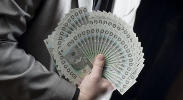 Nie jest zaskoczeniem, że najlepiej zarabiają samorządowcy w województwie mazowieckim, gdzie średnie wynagrodzenie w administracji samorządowej wynosi 5 tys. zł brutto. (Fot. PTWP) Najwięcej zarabia urzędnik w Warszawie. Gdzie samorządowcy dostają najmniej?