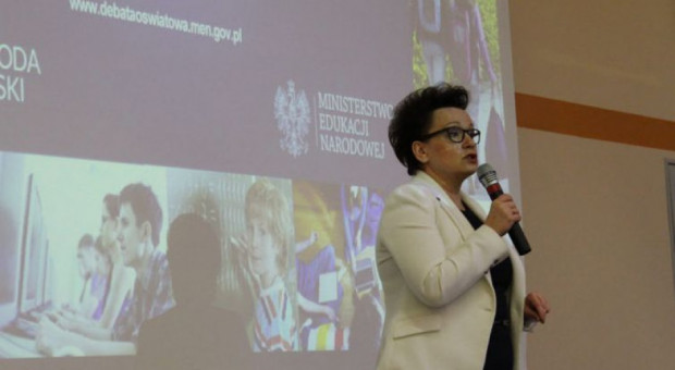 Minister Anna zalewska podczas gdańskiej debaty (fot.men.gov.pl) Nauczyciele i dyrektorzy muszą zadbać o bezpieczeństwo uczniów w szkole